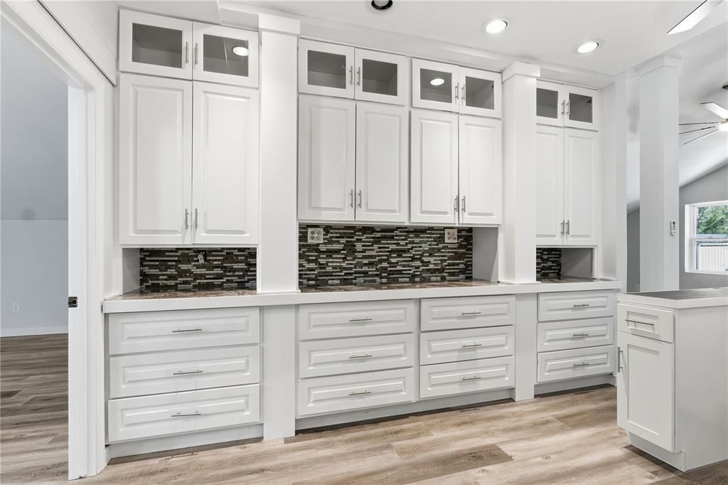 For Sale: $325,000 (1 beds, 1 baths, 960 Square Feet)