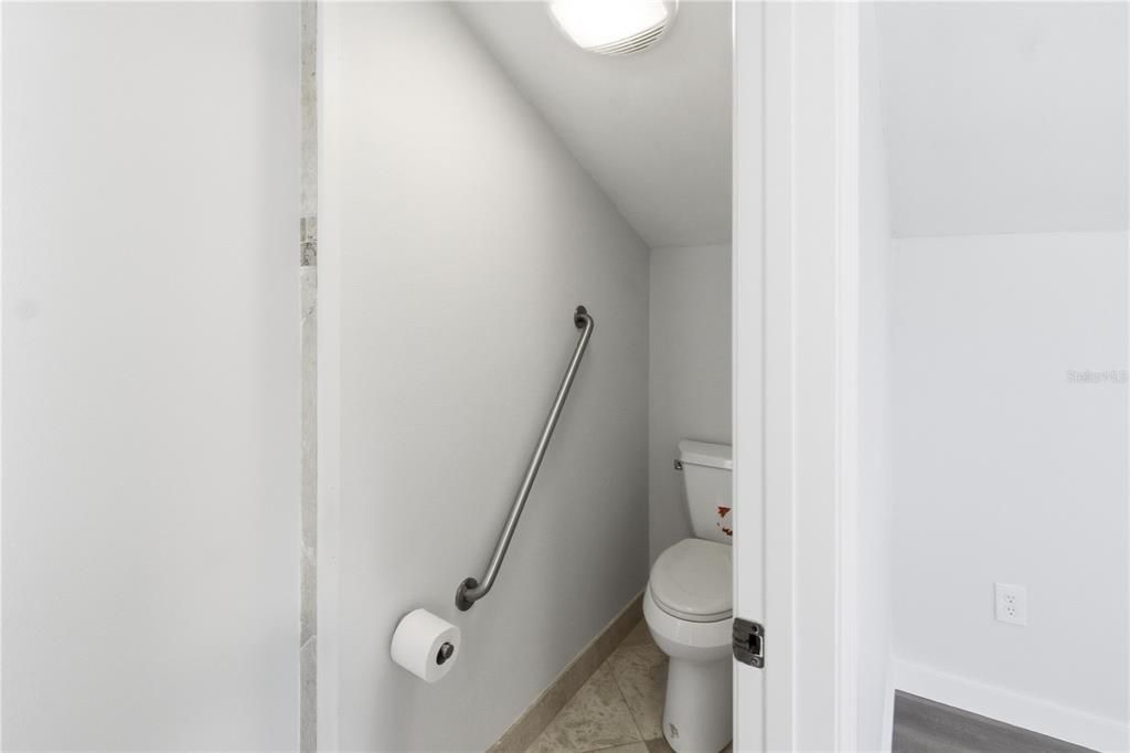 For Sale: $325,000 (1 beds, 1 baths, 960 Square Feet)