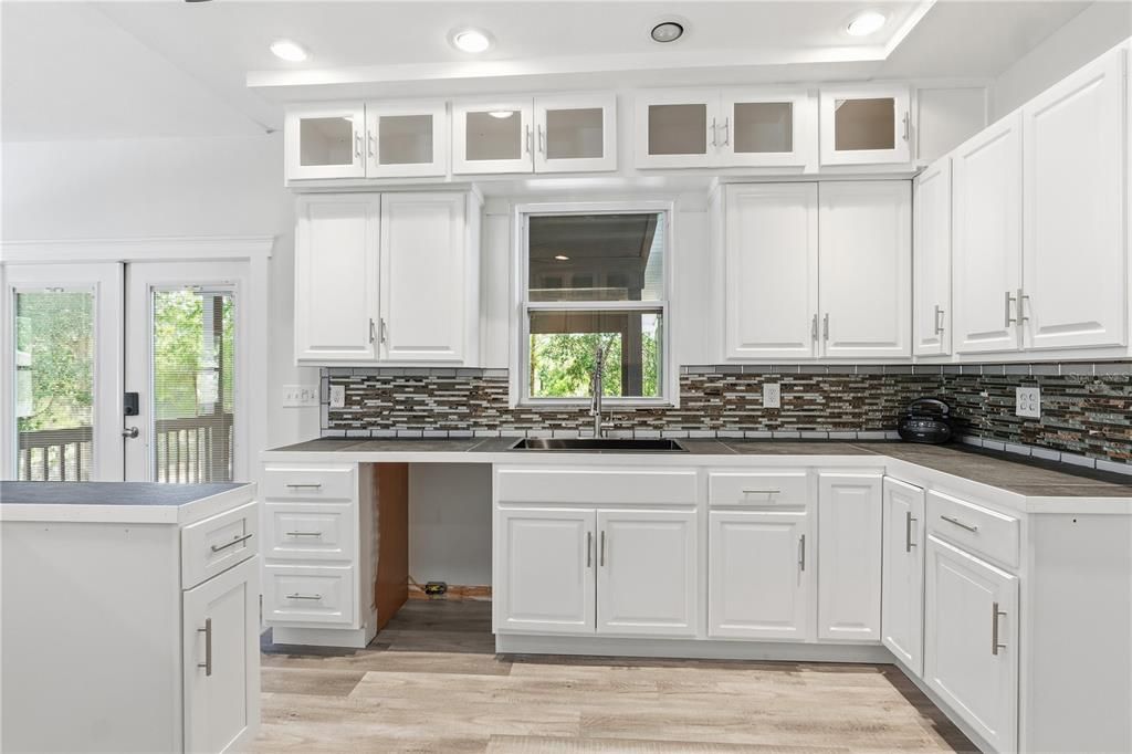 For Sale: $325,000 (1 beds, 1 baths, 960 Square Feet)