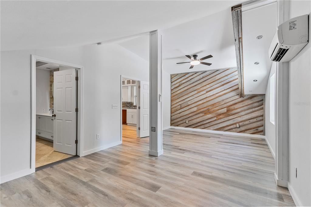 For Sale: $325,000 (1 beds, 1 baths, 960 Square Feet)