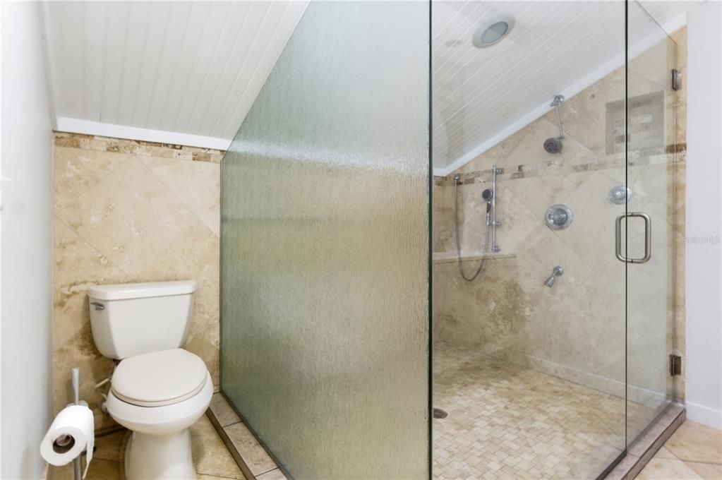 For Sale: $325,000 (1 beds, 1 baths, 960 Square Feet)