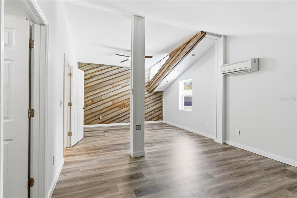 For Sale: $325,000 (1 beds, 1 baths, 960 Square Feet)