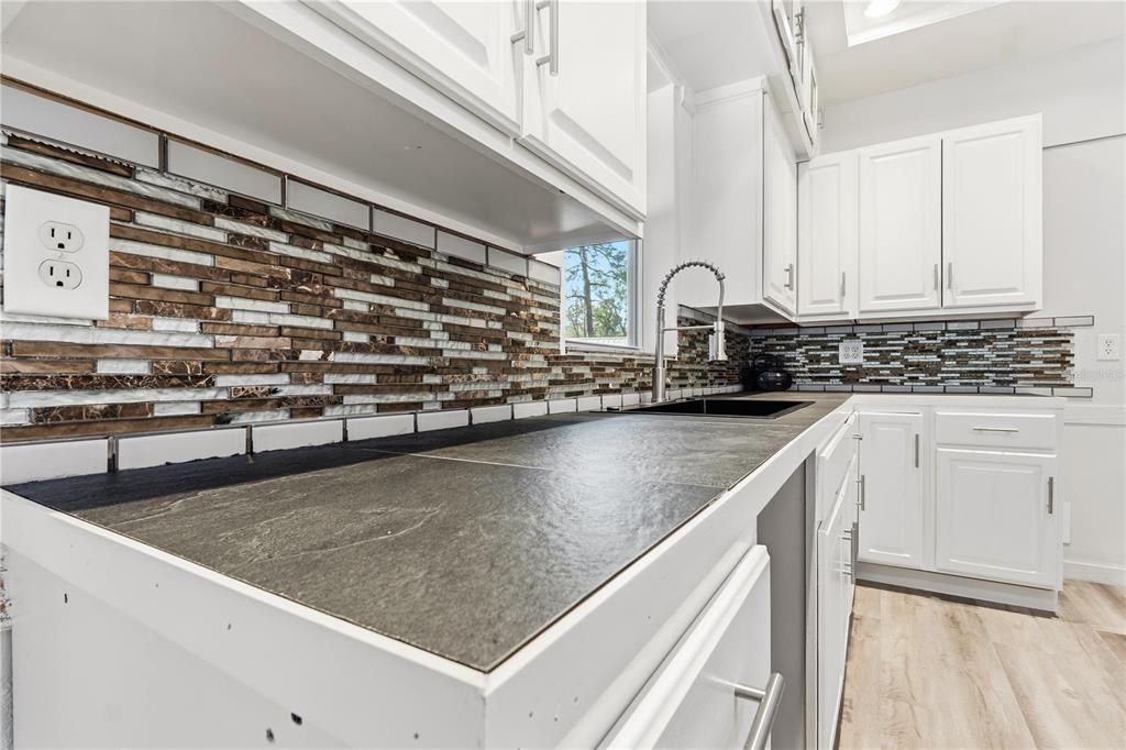 For Sale: $325,000 (1 beds, 1 baths, 960 Square Feet)