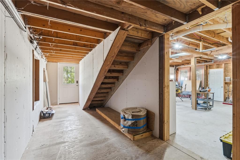 For Sale: $325,000 (1 beds, 1 baths, 960 Square Feet)