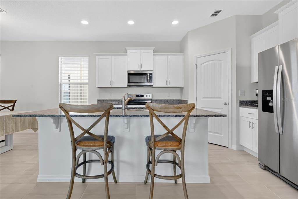 For Rent: $3,200 (4 beds, 3 baths, 2474 Square Feet)