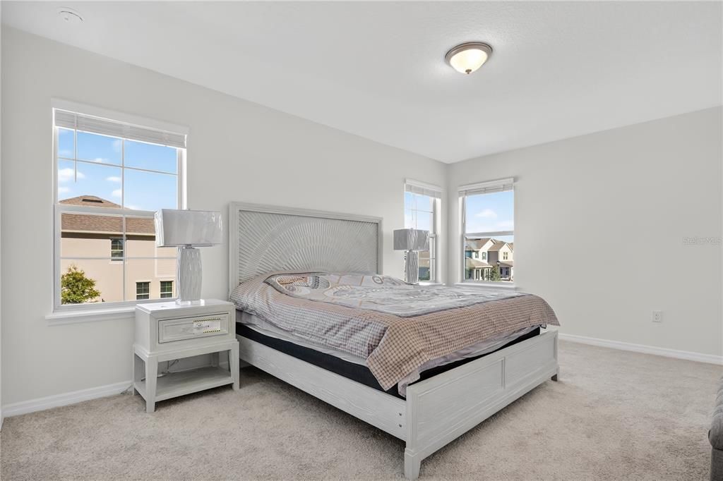 For Rent: $3,200 (4 beds, 3 baths, 2474 Square Feet)