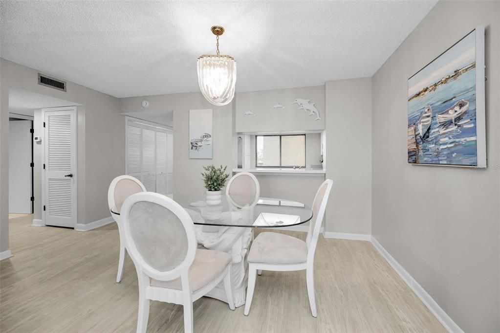 En Venta: $385,000 (2 camas, 2 baños, 1265 Pies cuadrados)