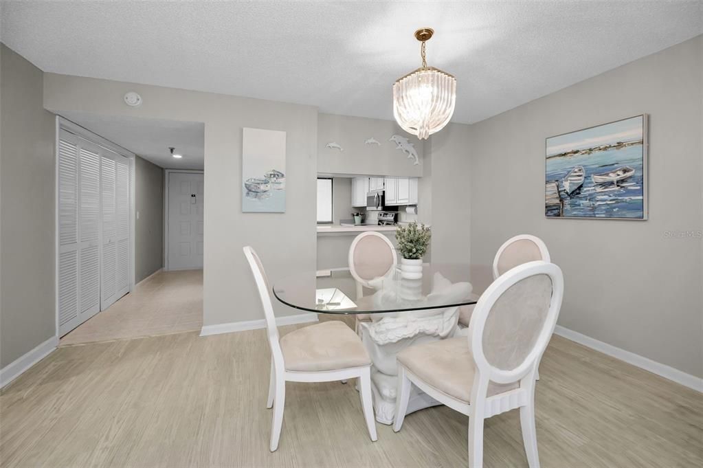 En Venta: $385,000 (2 camas, 2 baños, 1265 Pies cuadrados)