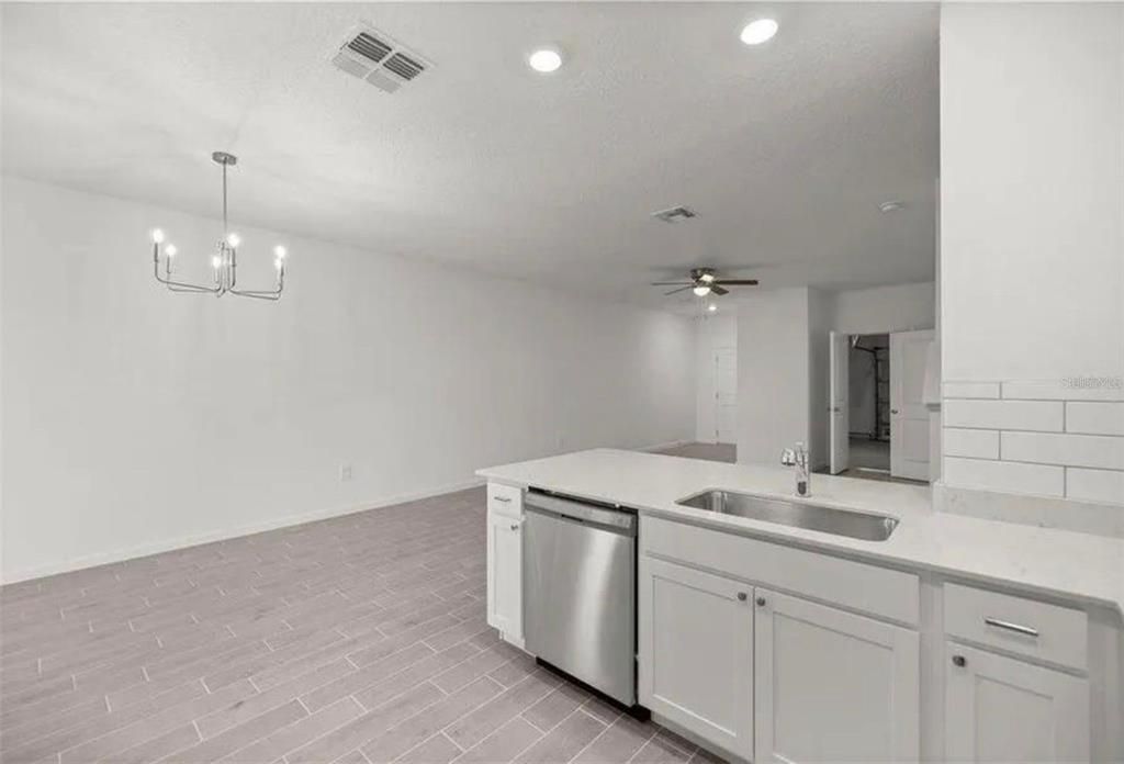 For Rent: $1,625 (3 beds, 2 baths, 1707 Square Feet)