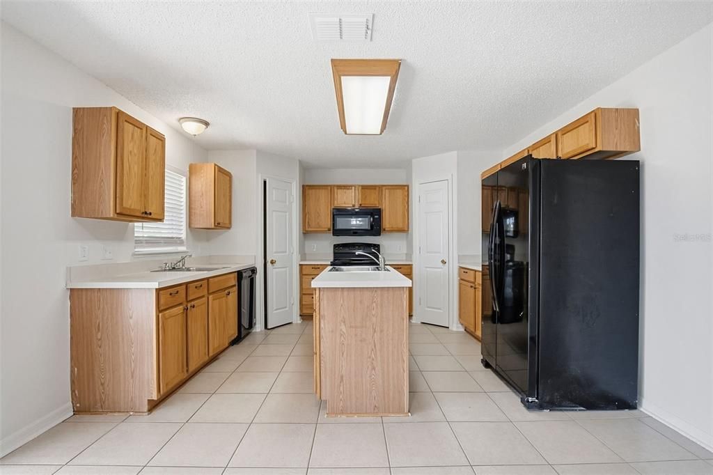 На продажу: $394,900 (4 спален, 2 ванн, 2848 Квадратных фут)