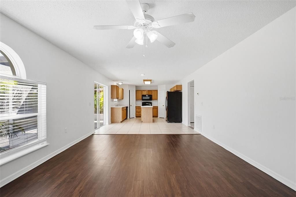 На продажу: $394,900 (4 спален, 2 ванн, 2848 Квадратных фут)