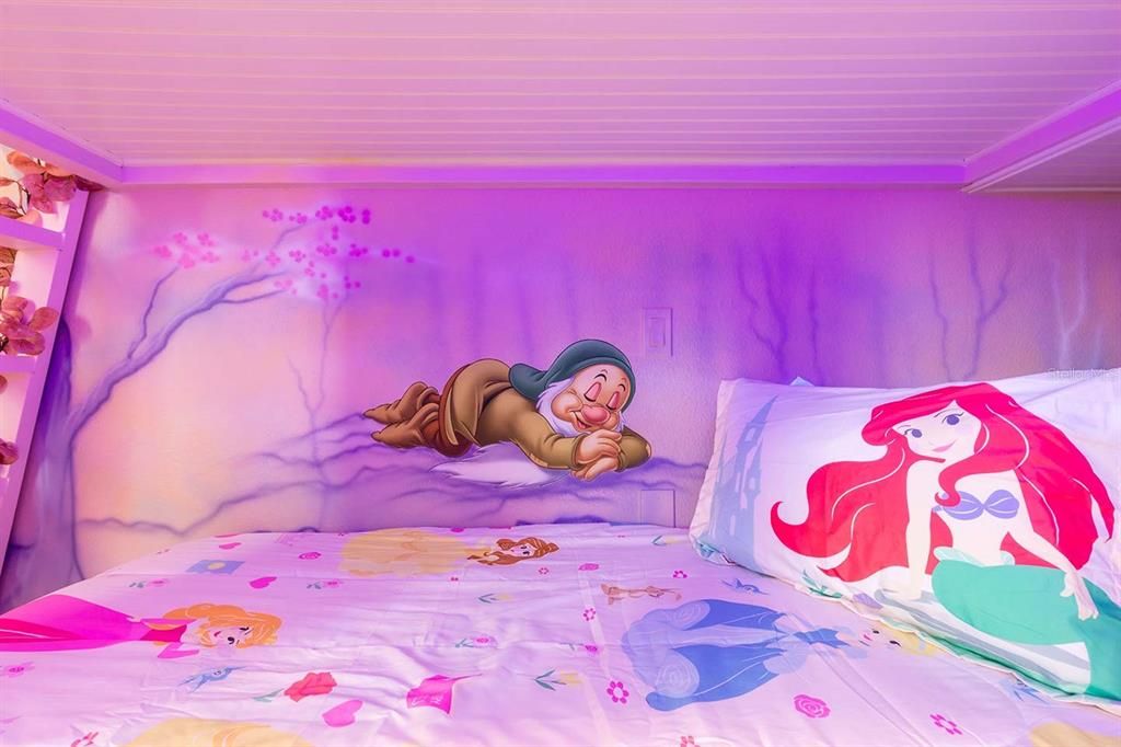 For Sale: $850,000 (8 beds, 6 baths, 3612 Square Feet)