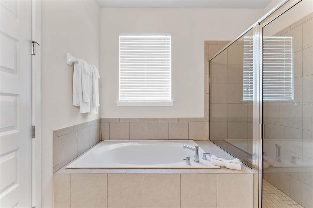 For Sale: $850,000 (8 beds, 6 baths, 3612 Square Feet)