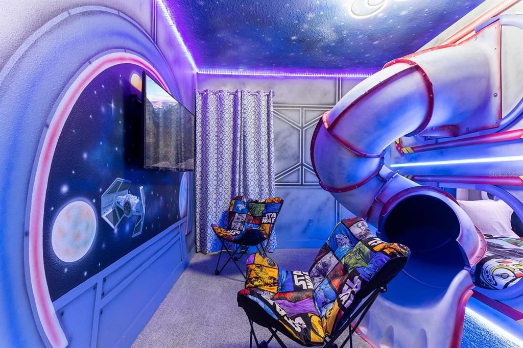 For Sale: $850,000 (8 beds, 6 baths, 3612 Square Feet)