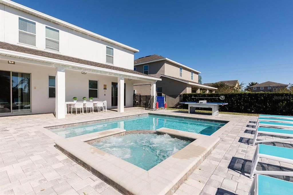 For Sale: $850,000 (8 beds, 6 baths, 3612 Square Feet)