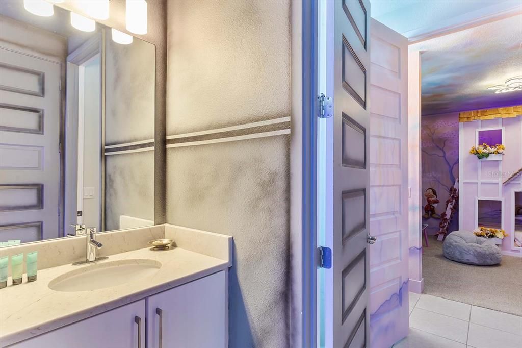 For Sale: $850,000 (8 beds, 6 baths, 3612 Square Feet)