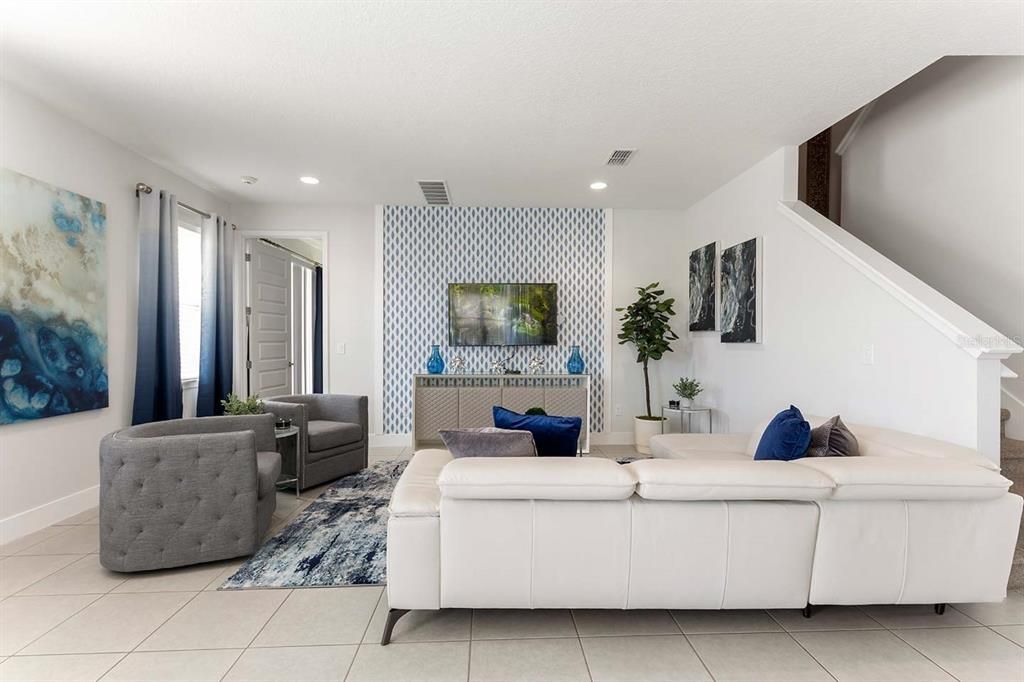 For Sale: $850,000 (8 beds, 6 baths, 3612 Square Feet)