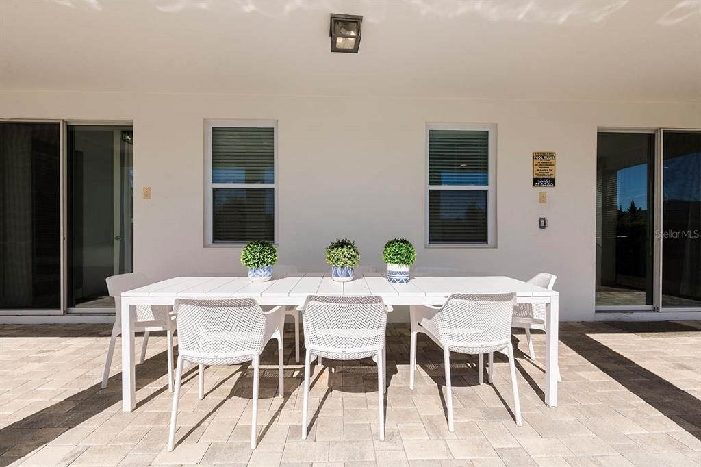 For Sale: $850,000 (8 beds, 6 baths, 3612 Square Feet)