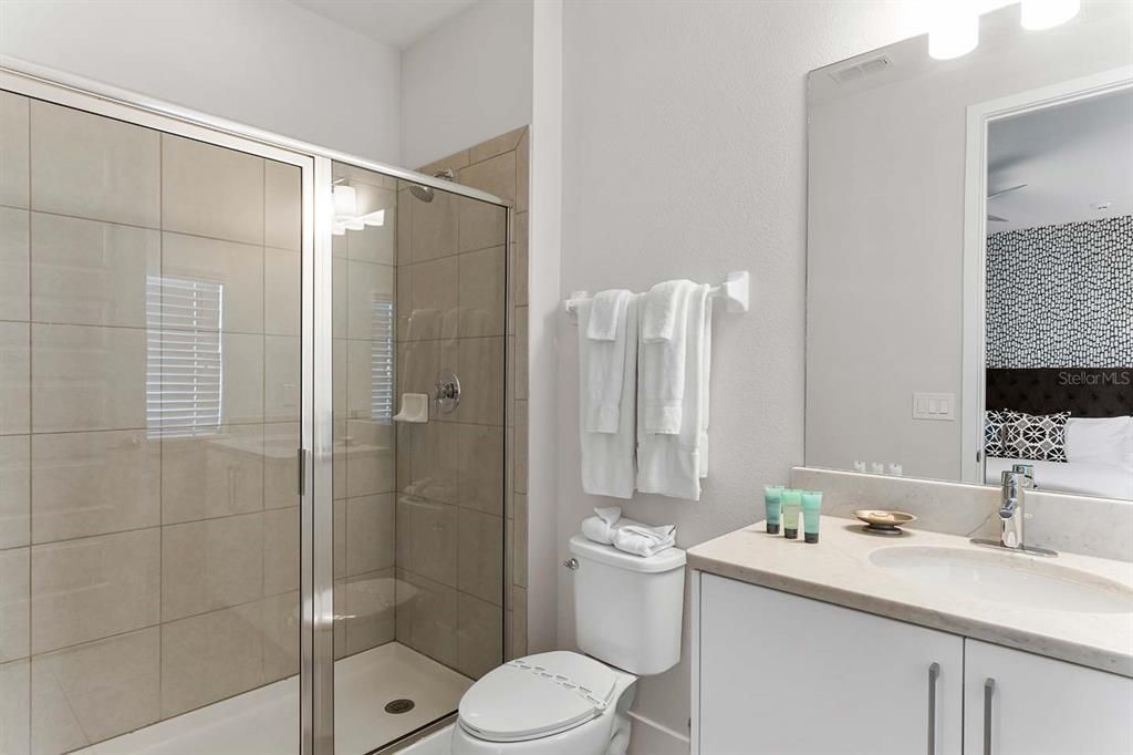 For Sale: $850,000 (8 beds, 6 baths, 3612 Square Feet)