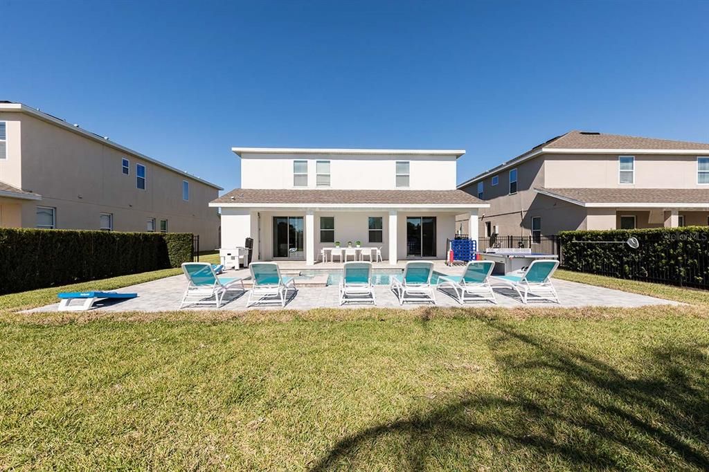 For Sale: $850,000 (8 beds, 6 baths, 3612 Square Feet)