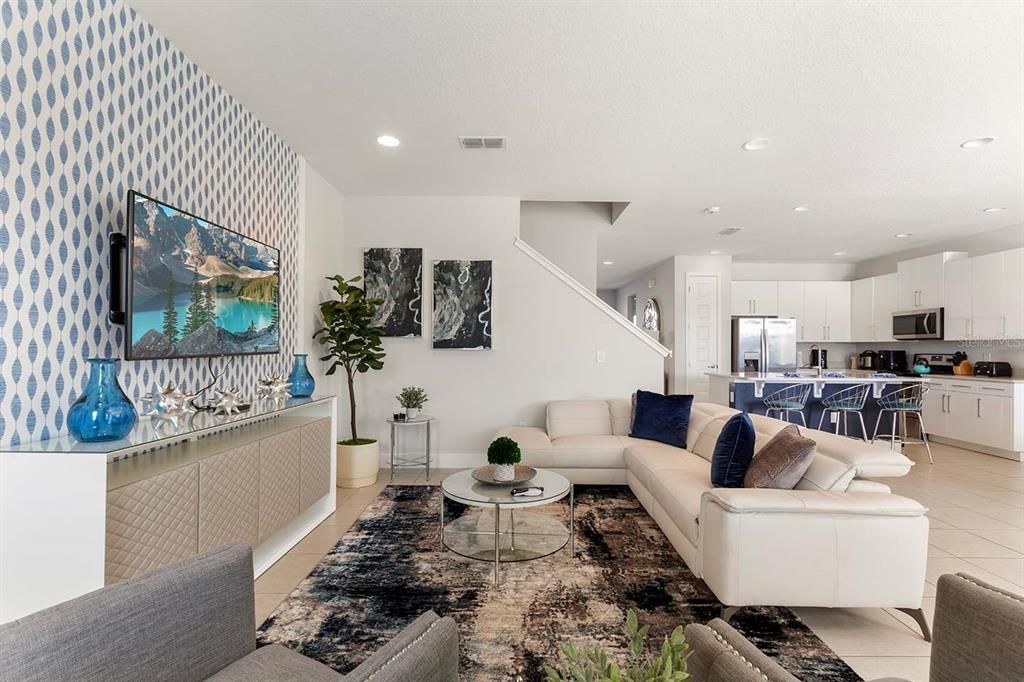 For Sale: $850,000 (8 beds, 6 baths, 3612 Square Feet)