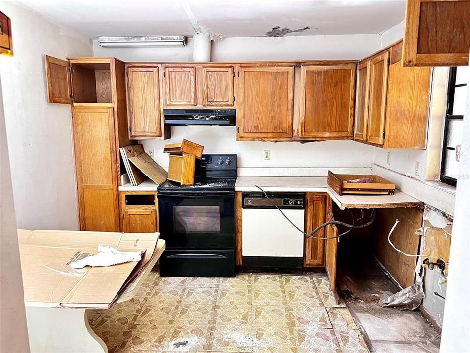 Под контрактом: $199,000 (3 спален, 2 ванн, 1248 Квадратных фут)