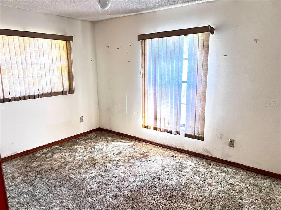 Под контрактом: $199,000 (3 спален, 2 ванн, 1248 Квадратных фут)