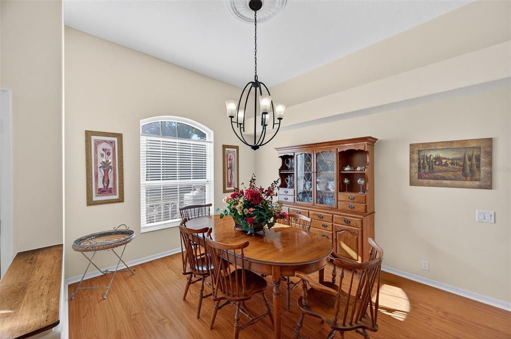 Под контрактом: $525,000 (3 спален, 2 ванн, 2368 Квадратных фут)