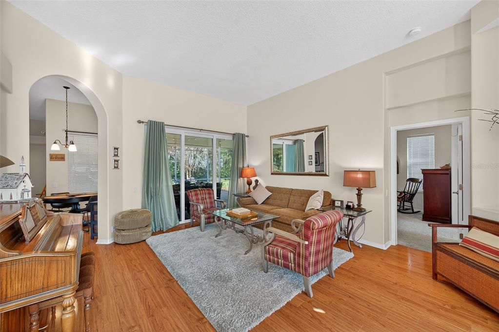 Под контрактом: $525,000 (3 спален, 2 ванн, 2368 Квадратных фут)