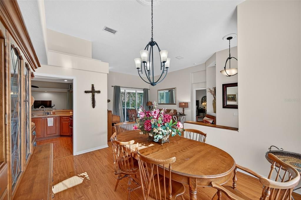 Под контрактом: $525,000 (3 спален, 2 ванн, 2368 Квадратных фут)