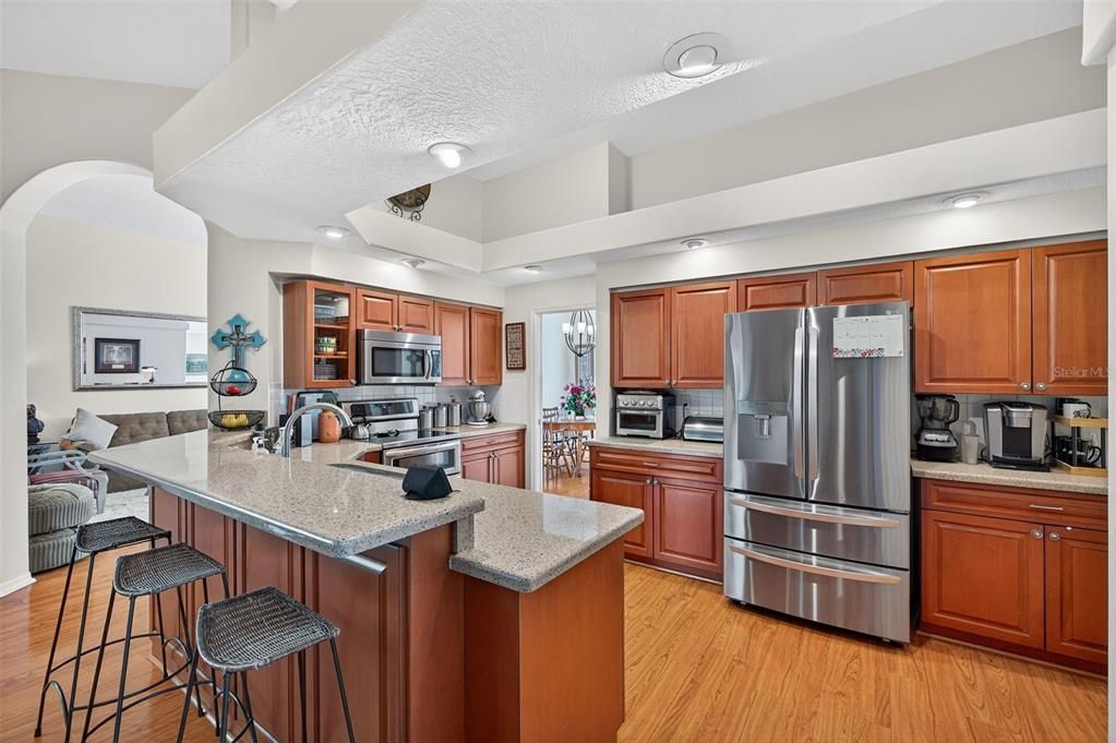 Под контрактом: $525,000 (3 спален, 2 ванн, 2368 Квадратных фут)