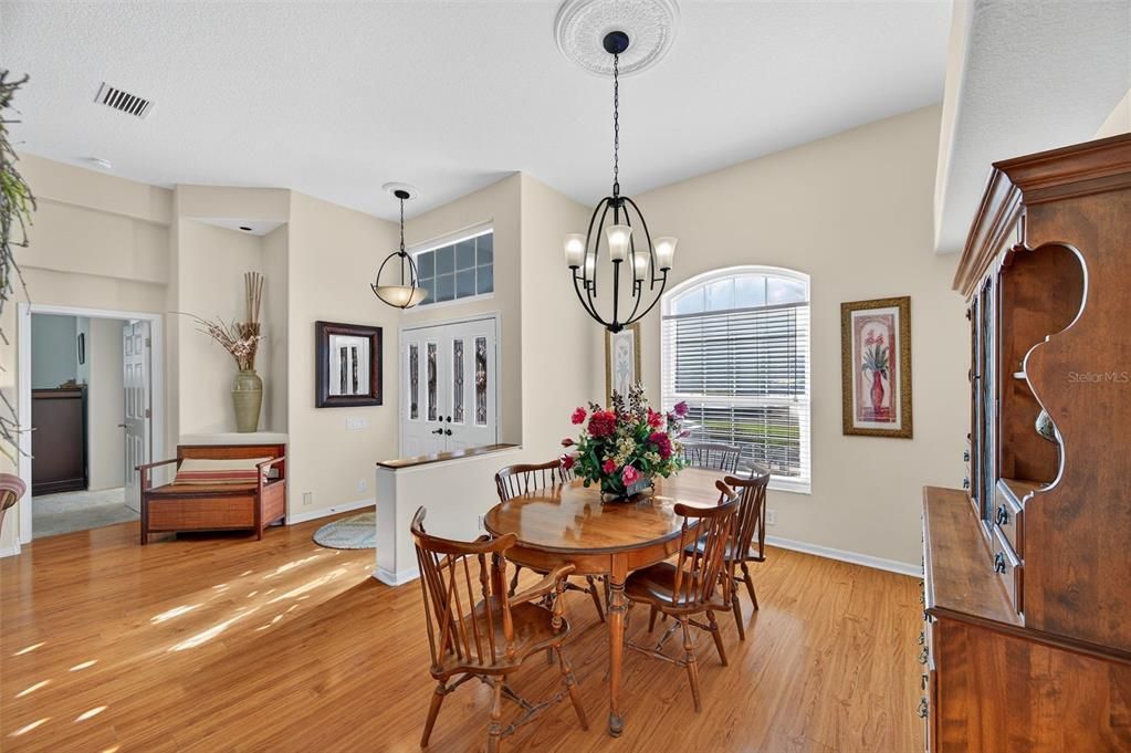 Под контрактом: $525,000 (3 спален, 2 ванн, 2368 Квадратных фут)