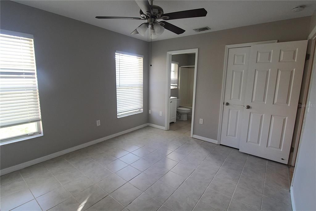 出租: $1,600 (2 贝兹, 2 浴室, 875 平方英尺)