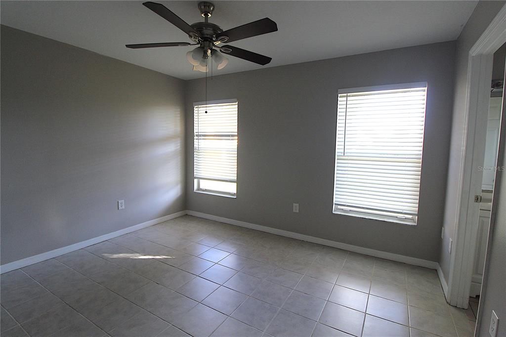 出租: $1,600 (2 贝兹, 2 浴室, 875 平方英尺)