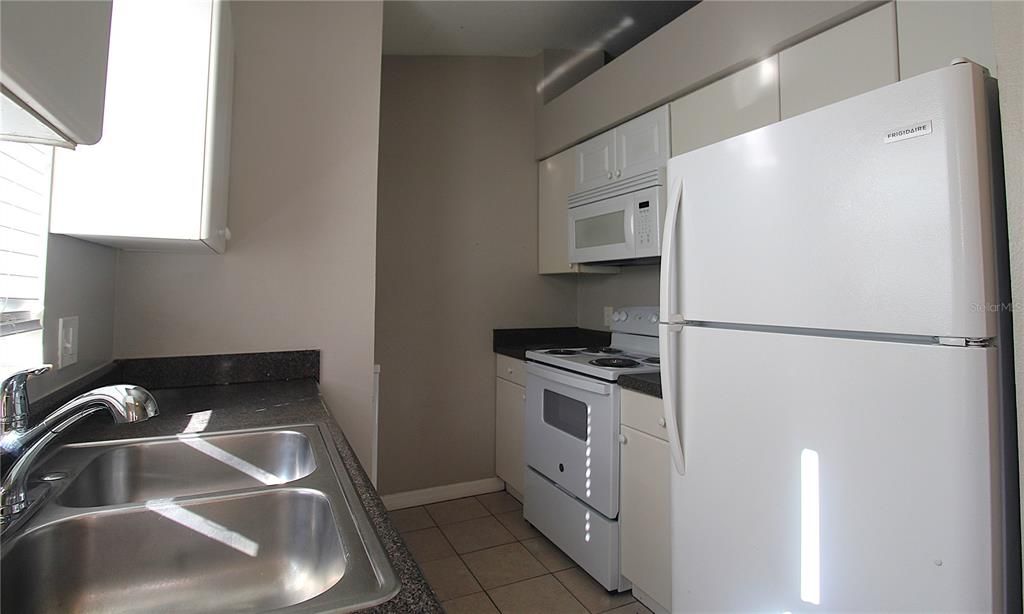 出租: $1,600 (2 贝兹, 2 浴室, 875 平方英尺)