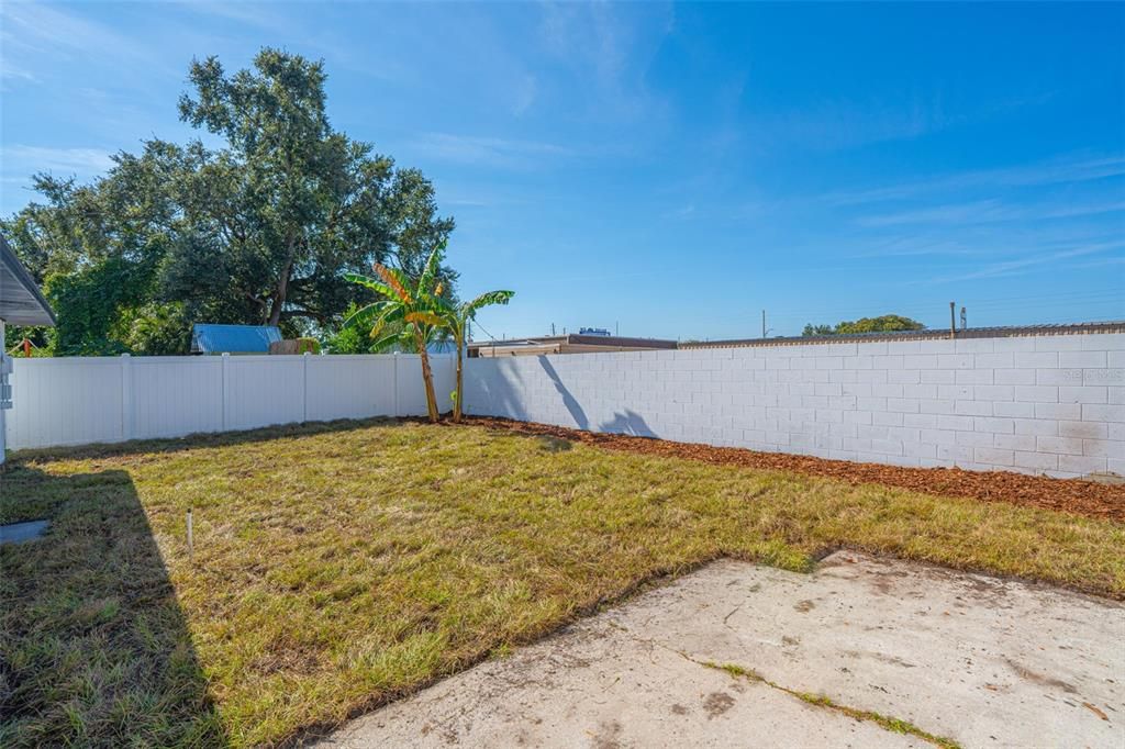 合同活跃: $336,900 (2 贝兹, 2 浴室, 996 平方英尺)