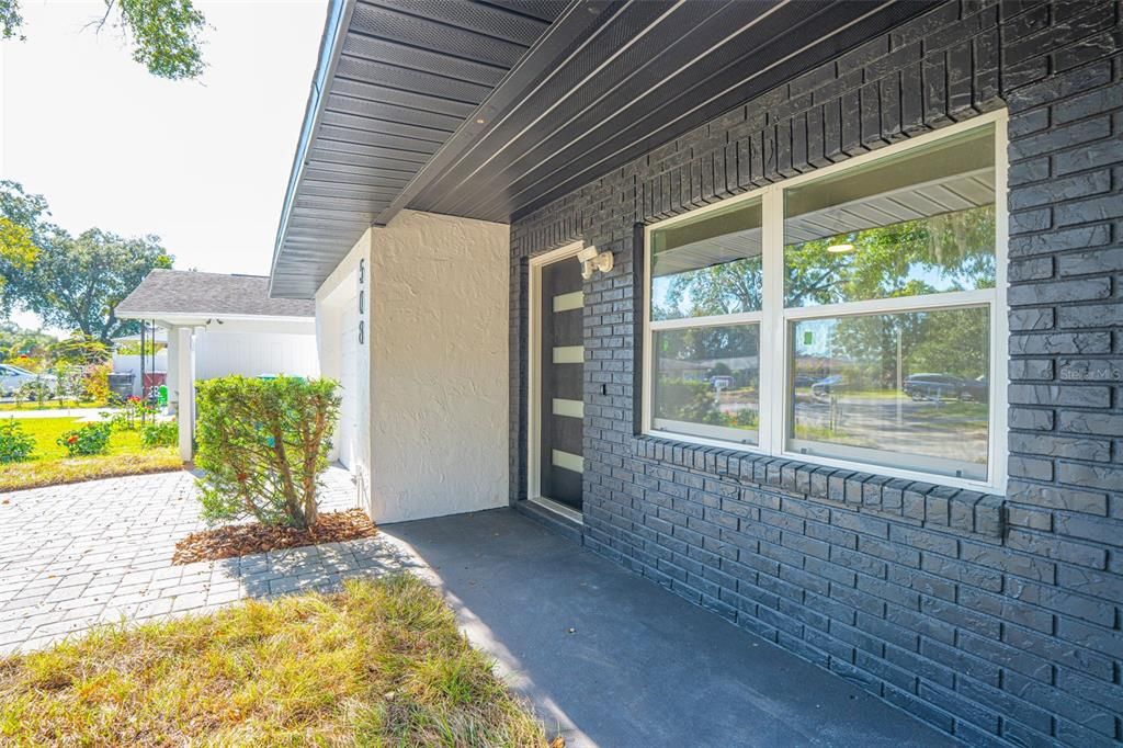 合同活跃: $336,900 (2 贝兹, 2 浴室, 996 平方英尺)