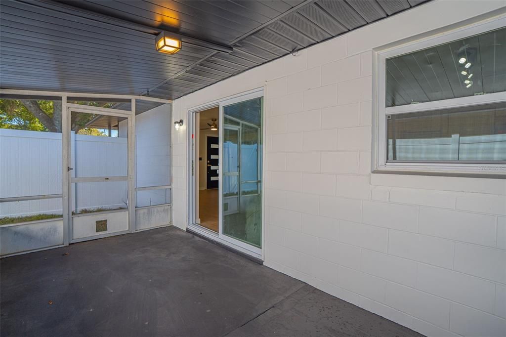 合同活跃: $336,900 (2 贝兹, 2 浴室, 996 平方英尺)