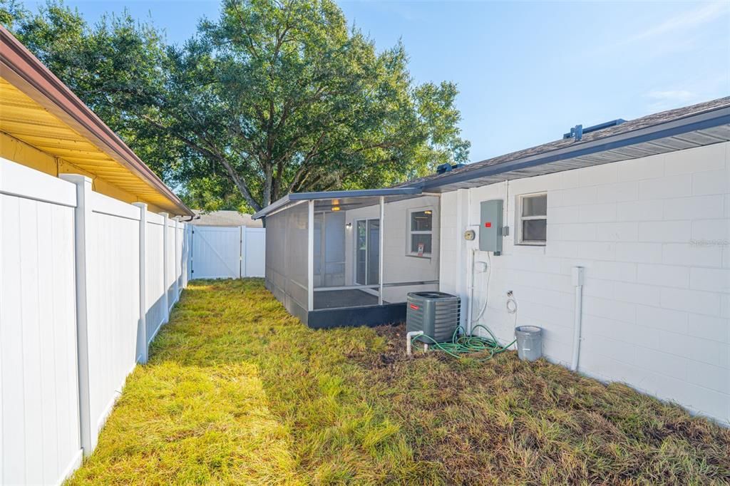 合同活跃: $336,900 (2 贝兹, 2 浴室, 996 平方英尺)