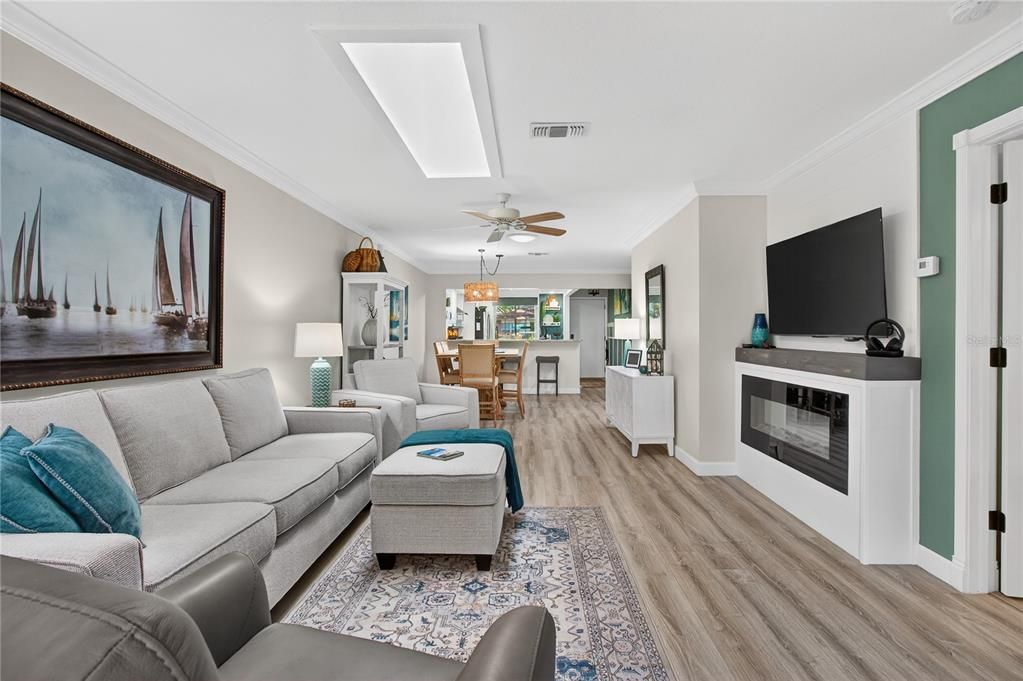 For Sale: $295,000 (2 beds, 2 baths, 1230 Square Feet)