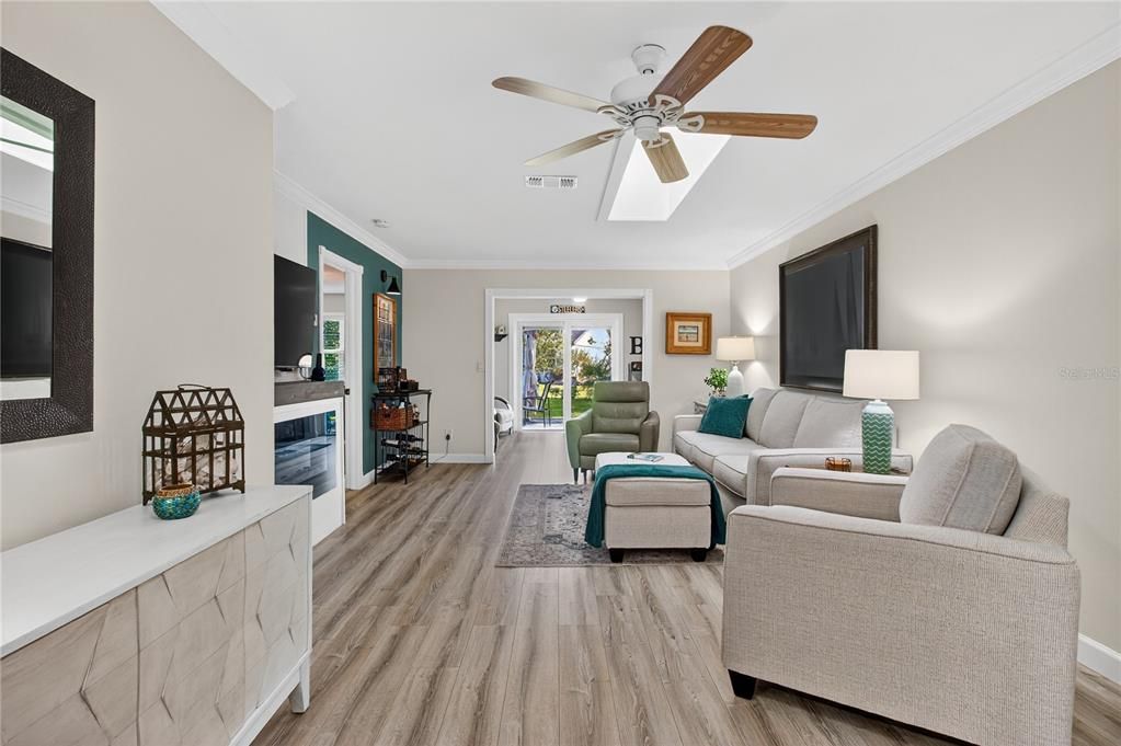 For Sale: $295,000 (2 beds, 2 baths, 1230 Square Feet)