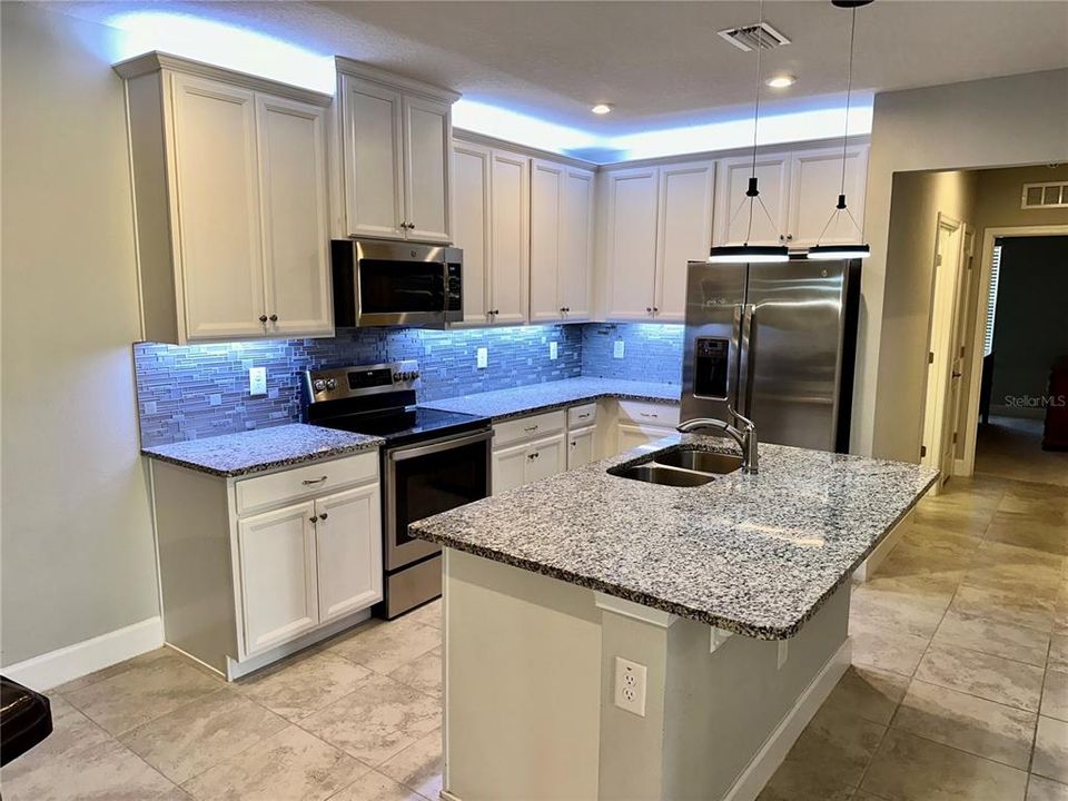 For Sale: $325,000 (3 beds, 2 baths, 1532 Square Feet)