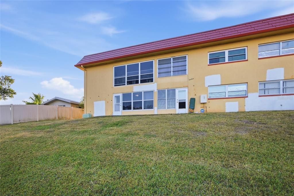 For Sale: $130,000 (2 beds, 2 baths, 1000 Square Feet)