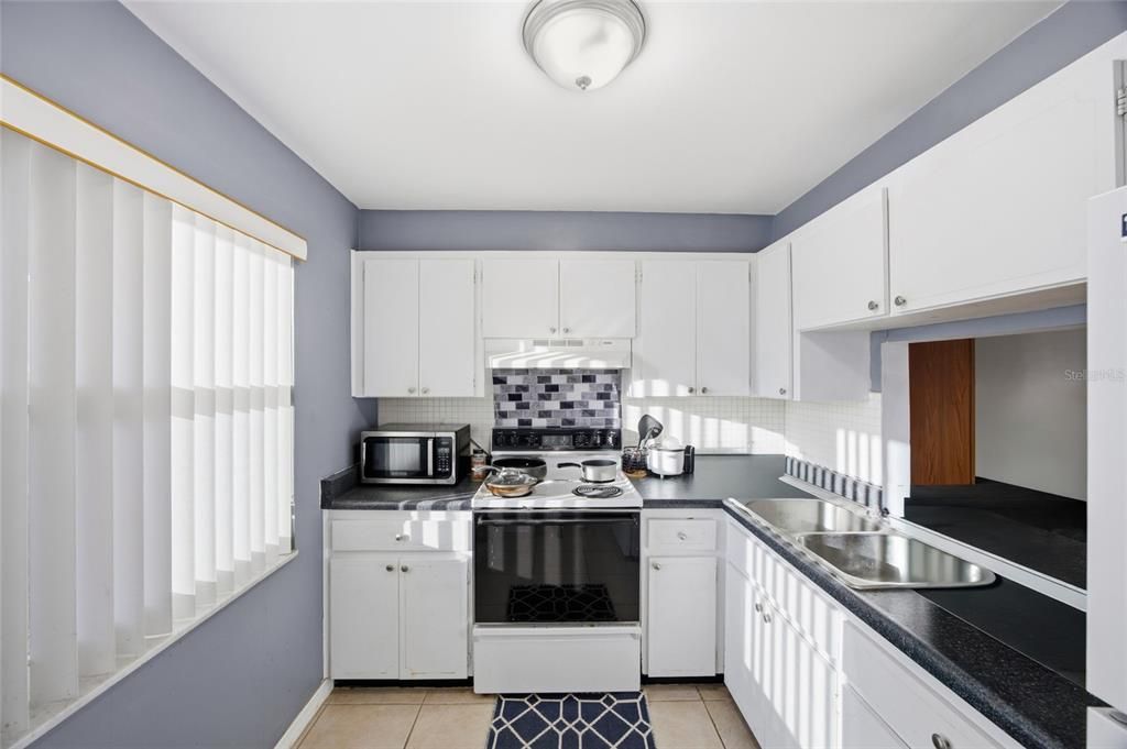 For Sale: $130,000 (2 beds, 2 baths, 1000 Square Feet)