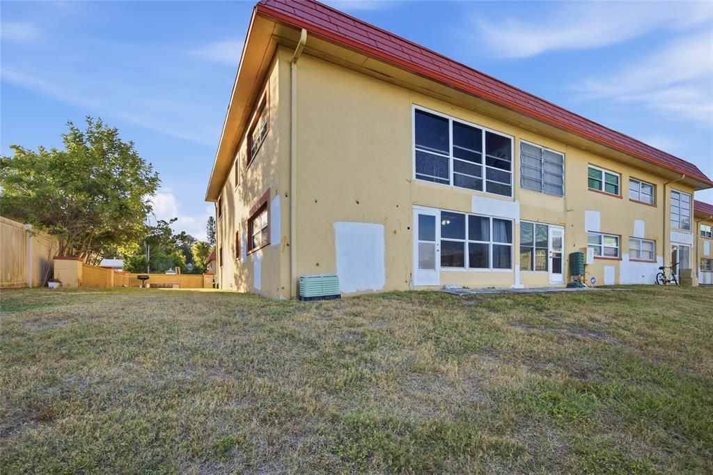 For Sale: $130,000 (2 beds, 2 baths, 1000 Square Feet)