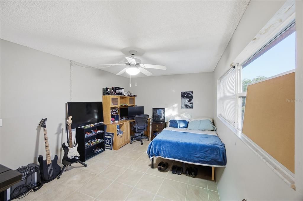 For Sale: $130,000 (2 beds, 2 baths, 1000 Square Feet)