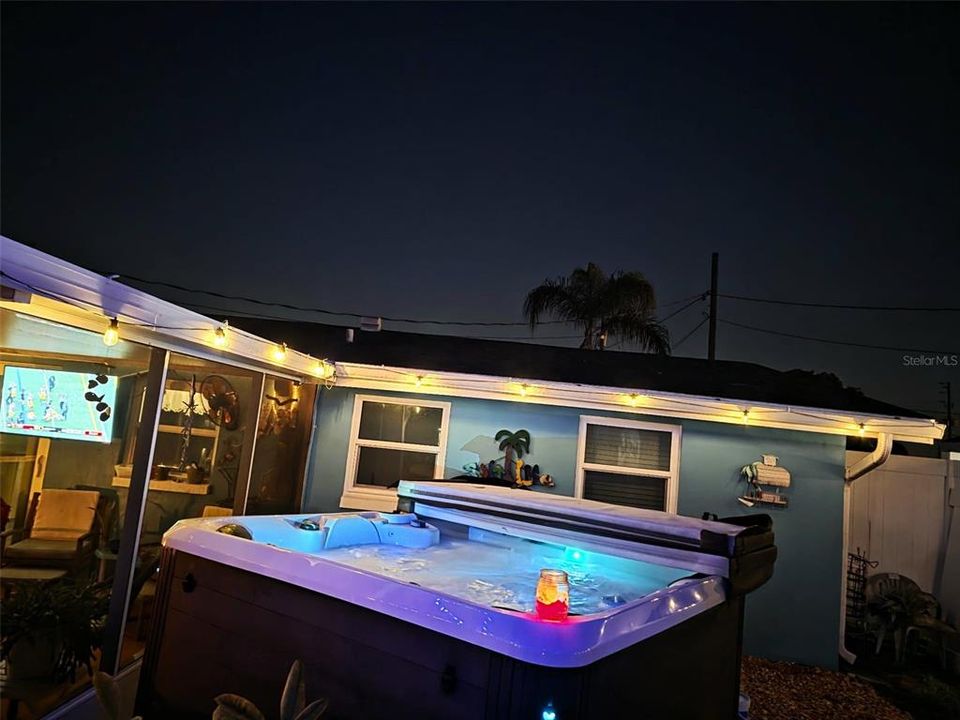 For Sale: $325,000 (2 beds, 1 baths, 768 Square Feet)