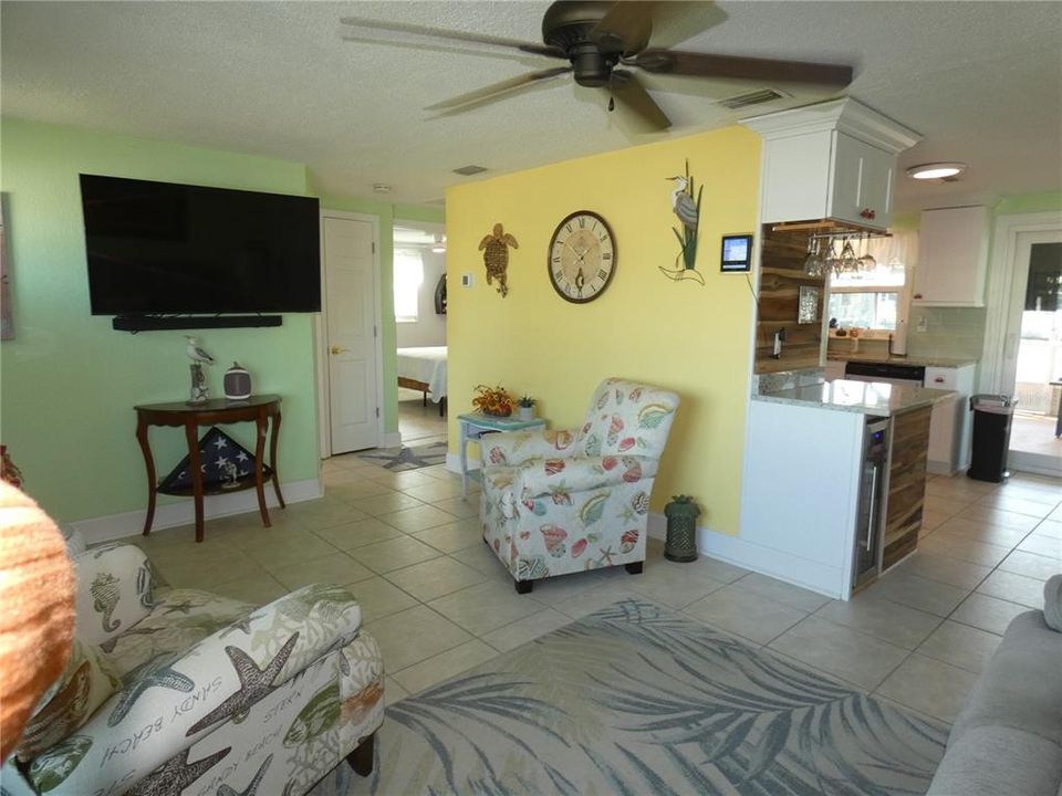 For Sale: $325,000 (2 beds, 1 baths, 768 Square Feet)
