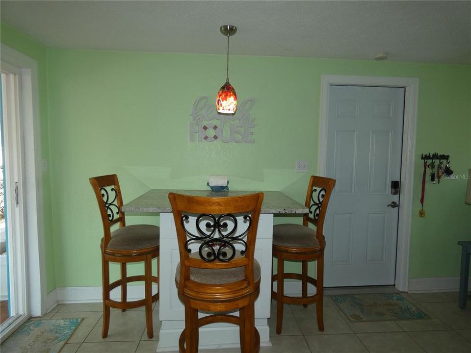 For Sale: $325,000 (2 beds, 1 baths, 768 Square Feet)