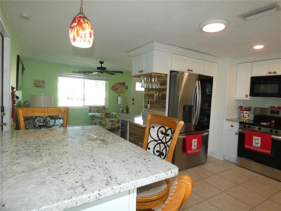 For Sale: $325,000 (2 beds, 1 baths, 768 Square Feet)